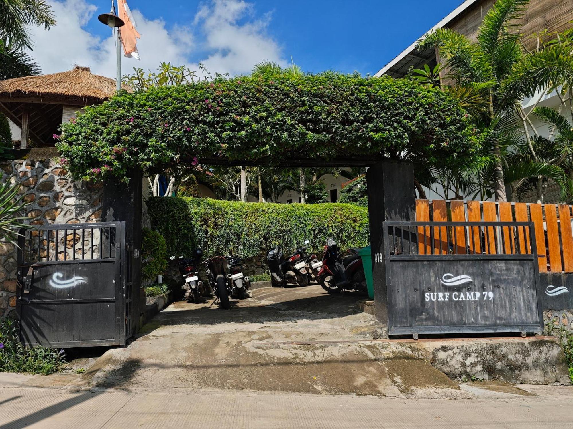 Surf Camp 79 Hotel Kuta  ภายนอก รูปภาพ