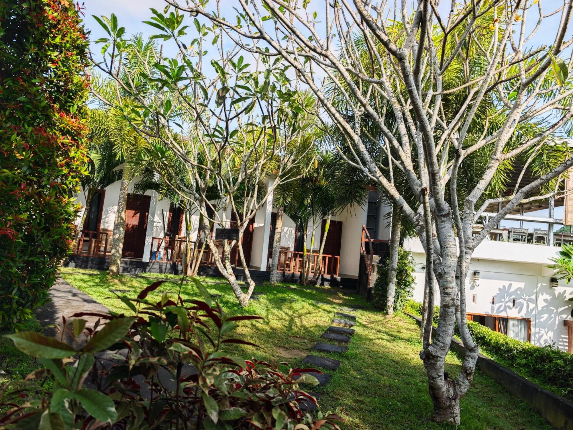 Surf Camp 79 Hotel Kuta  ภายนอก รูปภาพ