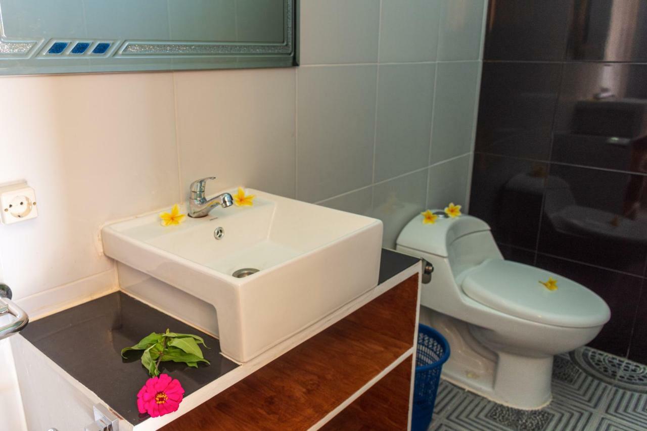 Surf Camp 79 Hotel Kuta  ภายนอก รูปภาพ