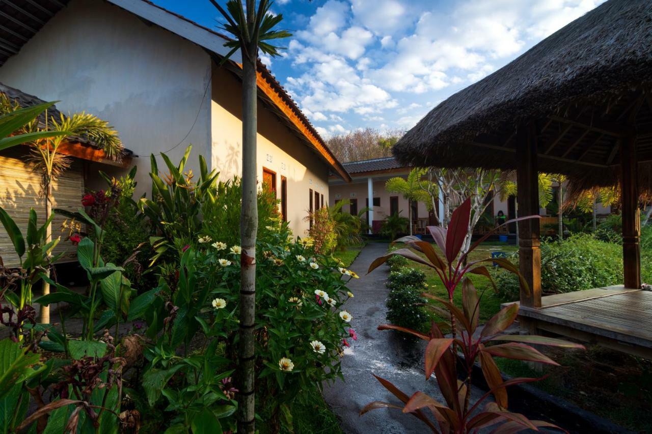 Surf Camp 79 Hotel Kuta  ภายนอก รูปภาพ